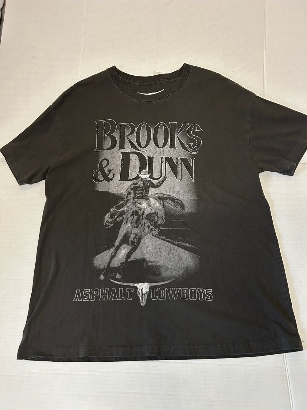 Brooks & Dunn Asphalt Cowboys Graphic Tee Sz Small Black stone embellishment